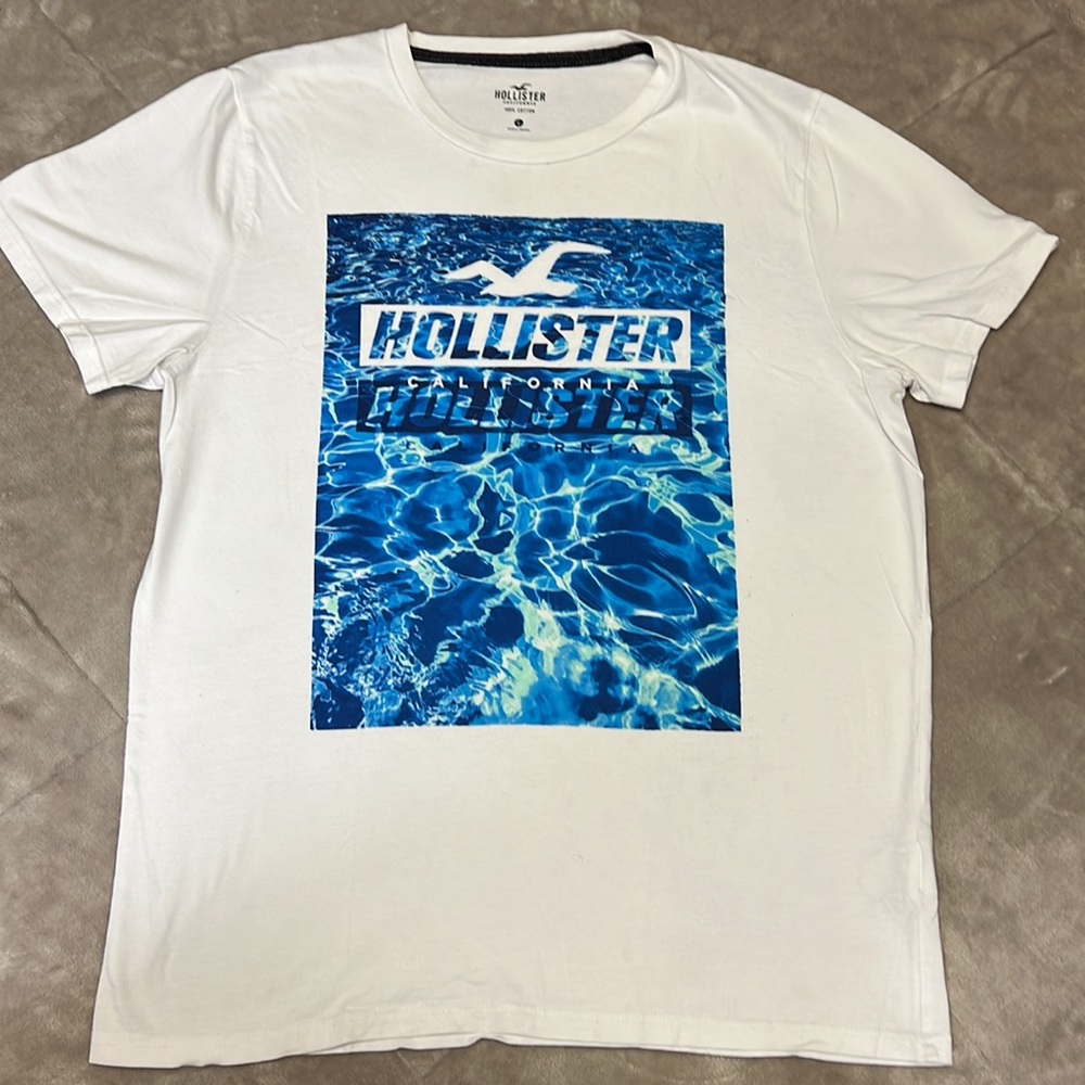 Hollister t-shirt